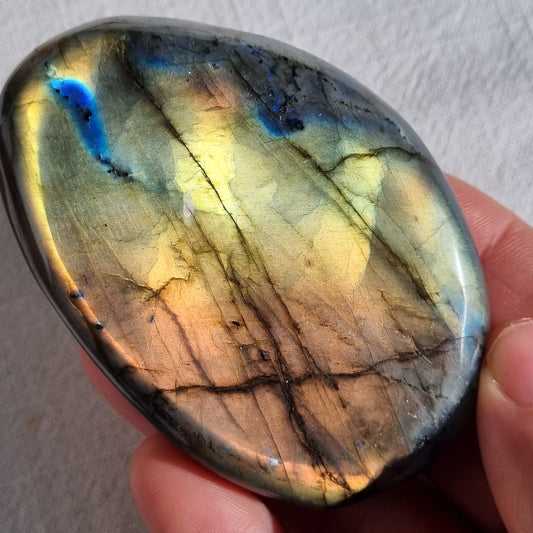 Labradorite Palmstone - Madagascar