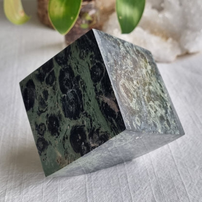 Kambamba Jasper Cube - Madagascar - 640g