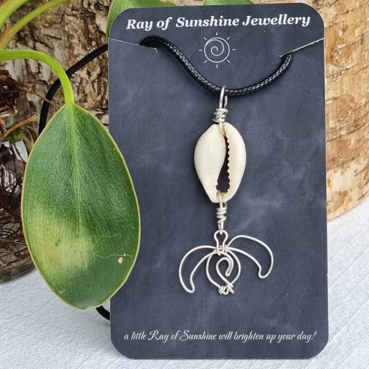 Sea turtle and Cowrie shell necklace – Ray of Sunshine